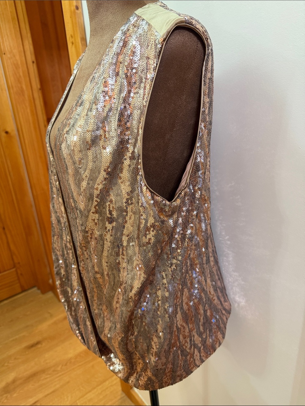 Halston Heritage Rose Gold V Neck Sleeveless Sequin Wrap-Front Top Medium NWOT - Picture 6 of 8